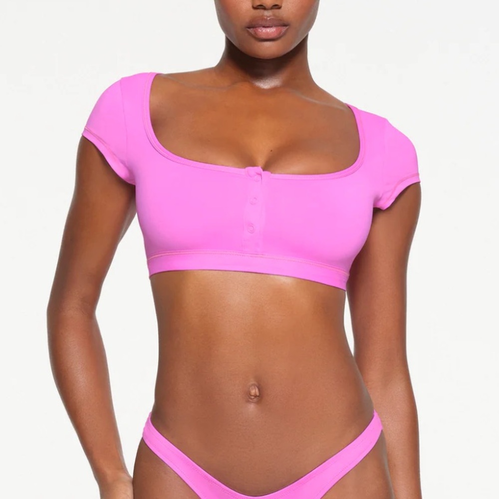 SKIMS SWIM SUPER CROPPED T-SHIRT